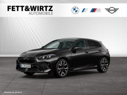 Black sapphire metallic Neu 2025 BMW 120 M Sport Kleinwagen | 39.990 € (Etwas zu teuer)