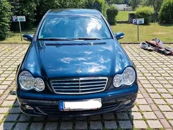 Schwarz Gebraucht 2004 Mercedes C220 Limousine | 2.900 €