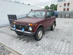 Rot Gebraucht 2012 Lada niva SUV | 3.990 €