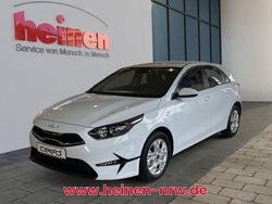 Weiß Gebraucht 2024 Kia Ceed Vision Limousine | 19.480 € (Guter Preis)