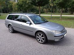 Silber Gebraucht 2004 Ford Mondeo Kombi | 2.990 €