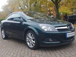 Grün Gebraucht 2007 Opel Astra Cabriolet Edition Cabrio | 3.990 € (Fairer Preis)