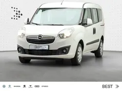 Weiß Gebraucht 2017 Opel Combo Van / Kleinbus | 10.995 € (Teuer)