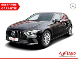 Kosmosschwarzmetallic (metallic) Gebraucht 2020 Mercedes A180 Progressive Limousine | 24.950 € (Fairer Preis)