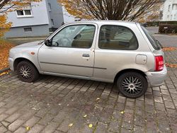 Grau Gebraucht 2001 Nissan Micra Kleinwagen | 450 €