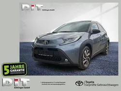 Urban khaki / night sky black Neu 2025 Toyota Aygo Kleinwagen | 18.290 €