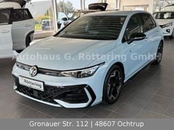 Blau Gebraucht 2024 VW Golf VIII R-line Limousine | 34.800 € (Teuer)