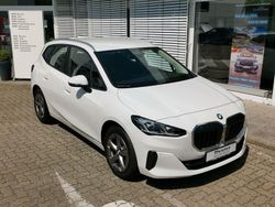 Weiß Gebraucht 2022 BMW 218 Active Tourer Van / Kleinbus | 27.990 € (Etwas zu teuer)
