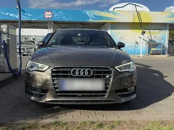 Grau Gebraucht 2013 Audi A3 Sportback S-Line Limousine | 8.400 € (Etwas zu teuer)