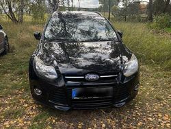Schwarz Gebraucht 2012 Ford Focus Champions Edition Kombi | 2.899 € (Guter Preis)