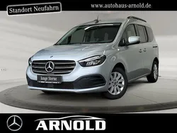 Helvinsilber Gebraucht 2024 Mercedes 180 Progressive Limousine | 27.450 € (Guter Preis)