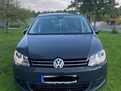 Grau Gebraucht 2018 VW Sharan Sound Van / Kleinbus | 22.000 € (Fairer Preis)