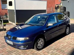 Blau Gebraucht 2002 Seat Leon Kleinwagen | 1.950 €
