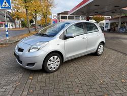 Silber Gebraucht 2009 Toyota Yaris Life Kleinwagen | 5.940 € (Fairer Preis)