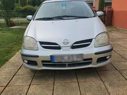 Nissan Almera Tino