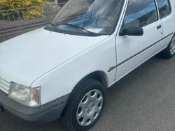 Weiß Gebraucht 1993 Peugeot 205 Kleinwagen | 4.800 €