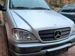 Silber Gebraucht 1998 Mercedes ML230 SUV | 2.500 €