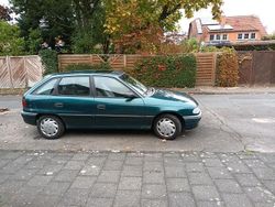 Grün Gebraucht 1996 Opel Astra Limousine | 1.199 € (Guter Preis)