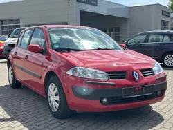 Rot Gebraucht 2003 Renault Mégane II Authentique Limousine | 1.490 € (Guter Preis)
