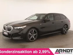 Saphirschwarz Gebraucht 2024 BMW 520 Comfort Edition Kombi | 52.584 € (Guter Preis)