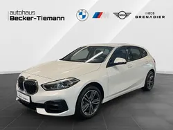 Mineralweiß Gebraucht 2022 BMW 120 Sport Line Kleinwagen | 26.997 € (Fairer Preis)