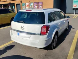 Weiß Gebraucht 2009 Opel Astra Kombi | 3.500 € (Teuer)