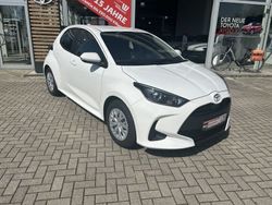 Weiss Gebraucht 2024 Toyota Yaris Hybrid Business Edition Limousine | 23.500 € (Fairer Preis)