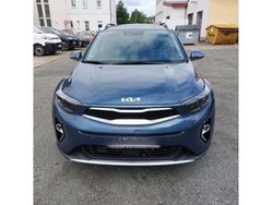 Denimblau metallic (metallic) Gebraucht 2023 Kia Stonic SUV | 20.800 € (Etwas zu teuer)
