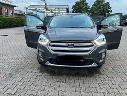 Grau Gebraucht 2017 Ford Kuga Titanium SUV | 13.000 € (Fairer Preis)