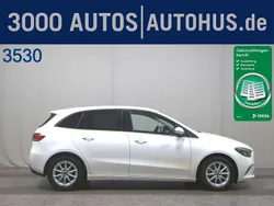 Weiß Gebraucht 2021 Mercedes B200 Style Van / Kleinbus | 18.480 € (Superpreis)