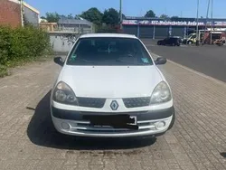 Weiß Gebraucht 2003 Renault Clio II Kleinwagen | 2.000 € (Etwas zu teuer)