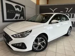 Weiß Gebraucht 2021 Hyundai i30 Trend Limousine | 16.699 € (Fairer Preis)