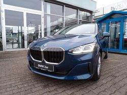 Blau Gebraucht 2024 BMW 218 Active Tourer Van / Kleinbus | 29.990 € (Fairer Preis)