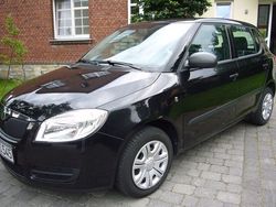 Schwarz metallic Gebraucht 2009 Skoda Fabia Kleinwagen | 6.200 €