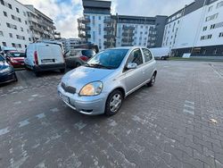 Grün Gebraucht 2001 Toyota Yaris Sol Limousine | 1.399 € (Fairer Preis)