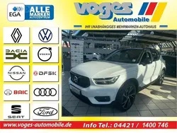 Crystal white (metallic) Gebraucht 2020 Volvo XC40 R-Design SUV | 35.900 € (Teuer)