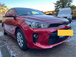 Rot Gebraucht 2017 Kia Rio DREAM-TEAM Edition Limousine | 13.300 € (Etwas zu teuer)