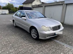 Silber Gebraucht 2002 Mercedes C200 Avantgarde Limousine | 1.499 € (Fairer Preis)