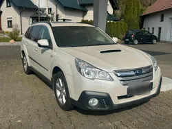 Weiß Gebraucht 2014 Subaru Outback SUV | 3.600 €
