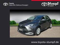 Grau Gebraucht 2021 Toyota Yaris Comfort Limousine | 13.890 € (Fairer Preis)
