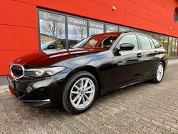 Black sapphire Gebraucht 2024 BMW 320 Kombi | 34.980 € (Guter Preis)