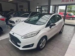 Weiß Gebraucht 2015 Ford Fiesta Titanium Kleinwagen | 6.950 € (Fairer Preis)