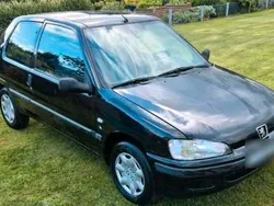 Schwarz Gebraucht 2001 Peugeot 106 Kleinwagen | 700 €