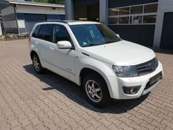 Weiß Gebraucht 2013 Suzuki Grand Vitara SUV | 11.990 € (Etwas zu teuer)