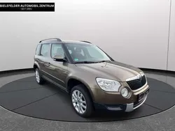 Matobraun metallic Gebraucht 2012 Skoda Yeti SUV | 7.490 € (Fairer Preis)