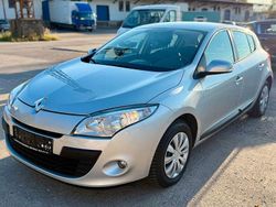Grau Gebraucht 2009 Renault Mégane III Expression Limousine | 4.899 € (Fairer Preis)