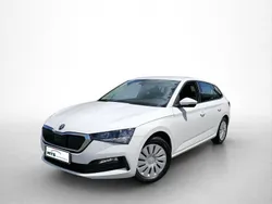 Weiß Gebraucht 2023 Skoda Scala Active Kleinwagen | 19.950 € (Guter Preis)