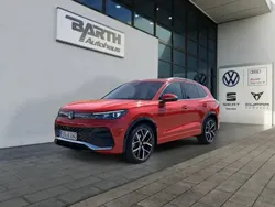 Persimmon red (rot) Gebraucht 2024 VW Tiguan R-line SUV | 39.850 € (Etwas zu teuer)