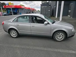 Grau Gebraucht 2002 Audi A4 Limousine | 900 € (Superpreis)