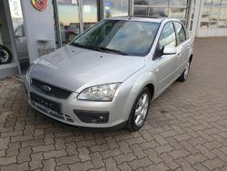 Silber Gebraucht 2006 Ford Focus Ghia Limousine | 2.950 € (Fairer Preis)